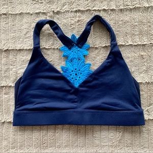 Aerie two toned blue sports bra with unique flower detail. Size L